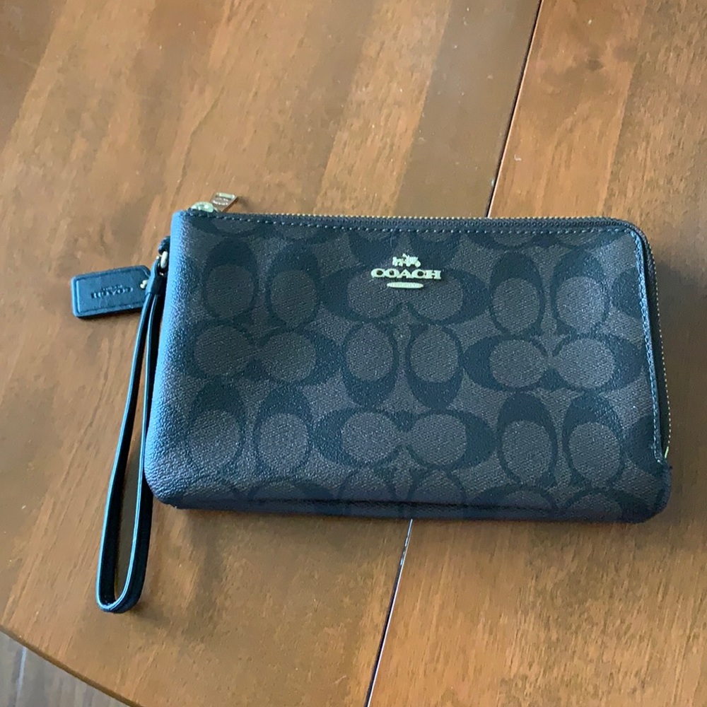 [Coach ] Signature Wristlet